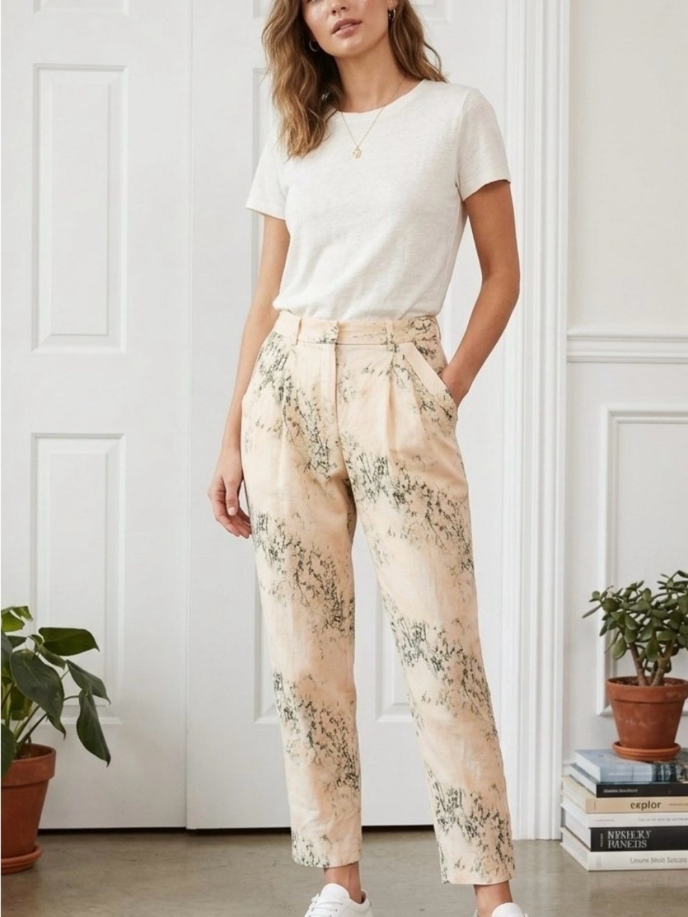 Theory Yogan Floral Silk Tapered Pants.   Size 00 (flat 14”)